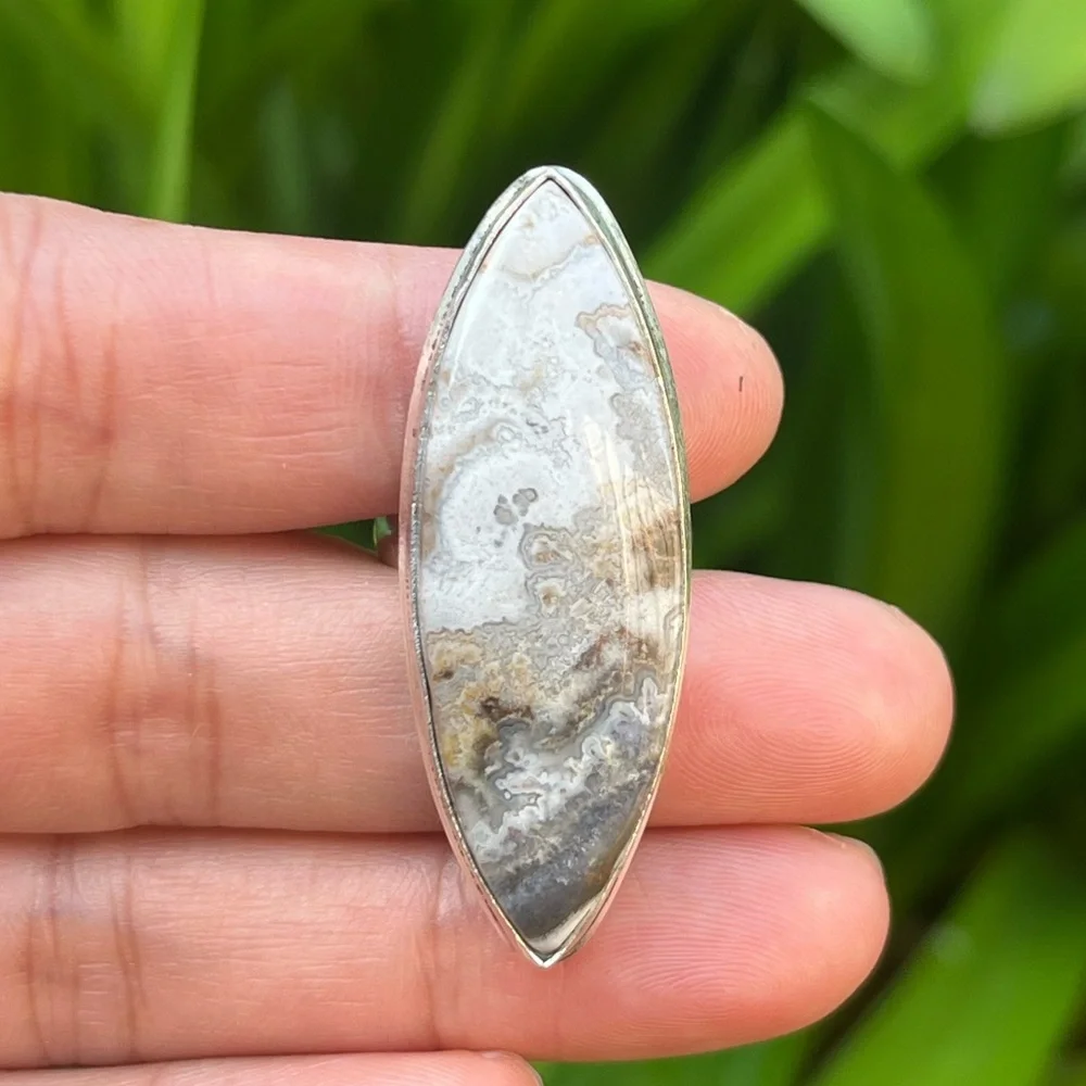 Size‎ 6 925 silver plated crazy lace agate ring
